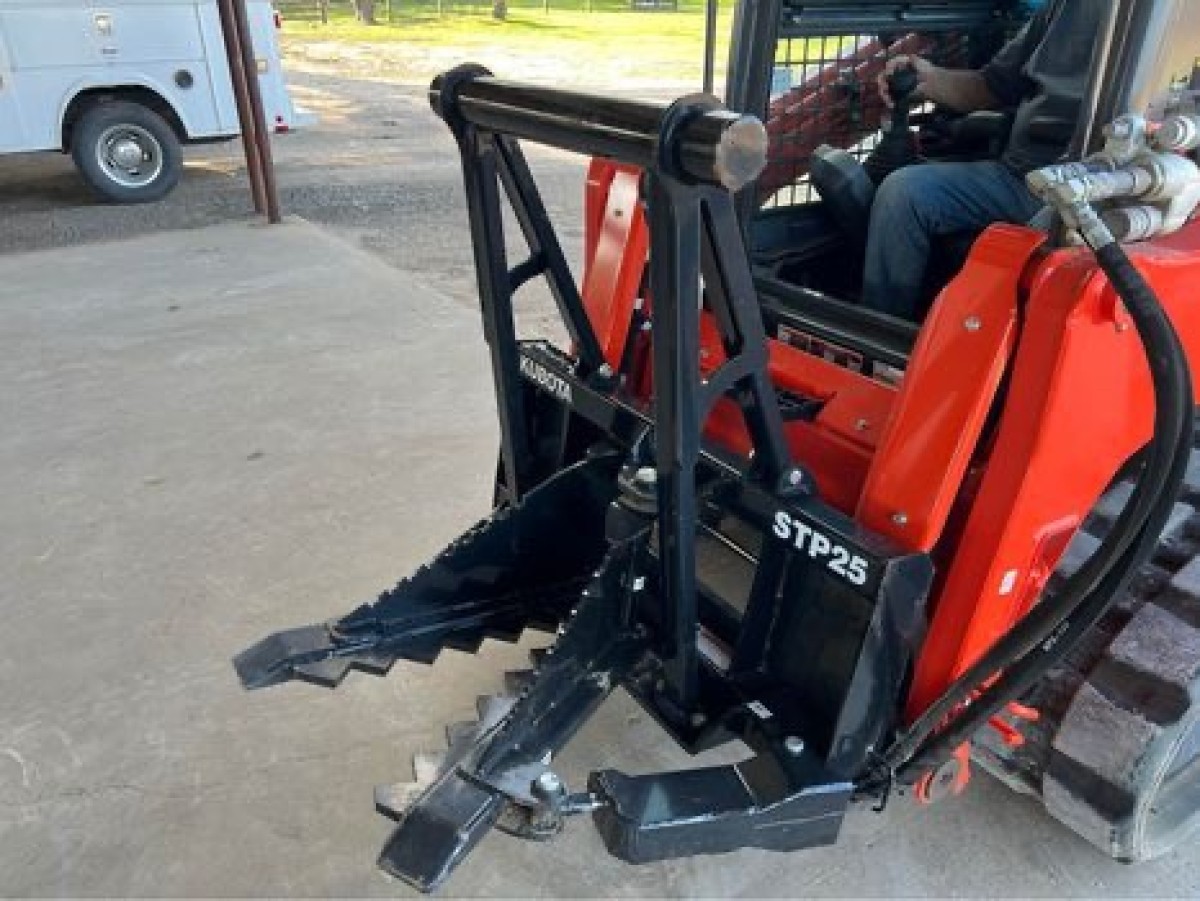 KUBOTA STP25 HEAVY DUTY HYDRAULIC SKID STEER TREE/POST PULLER